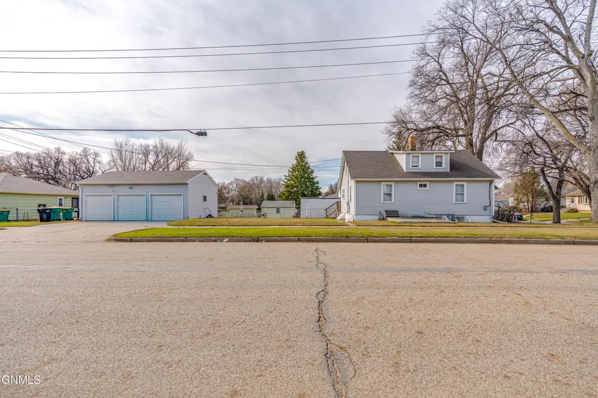 725 N 18th Street, Bismarck, ND 58501 - #1