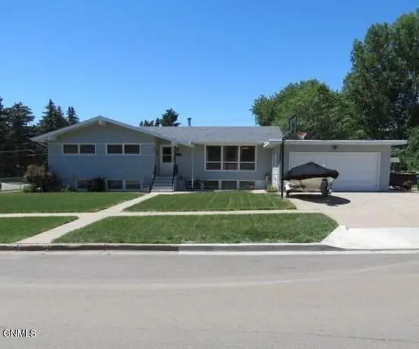 1204 19th Street, Bismarck, ND 58501