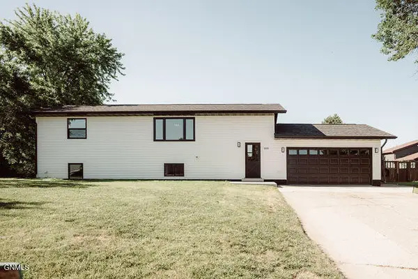 1015 13th Street Sw, Jamestown, ND 58401