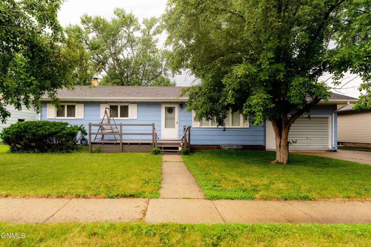 1017 James Avenue Ne, Jamestown, ND 58401 - #1