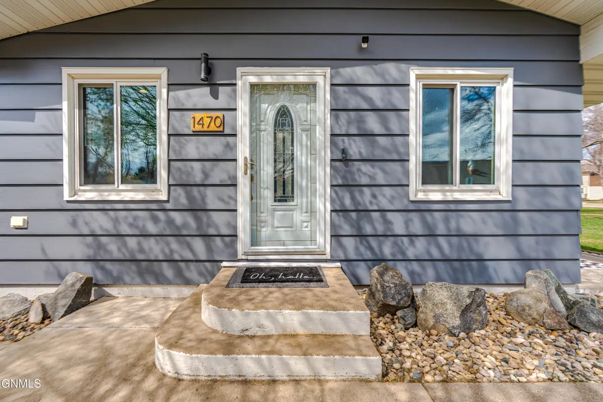 1470 Eastwood Street, Bismarck, ND 58504 - #1