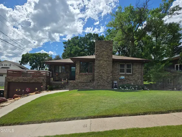 1010 Hannifin Street N, Bismarck, ND 58501