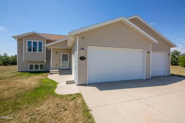 7112 Ashbury Circle, Bismarck, ND 58504
