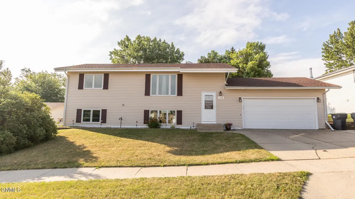 1716 9th Avenue Se, Mandan, ND 58554 - #1