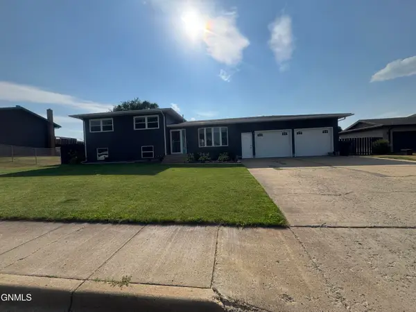 648 5th Avenue Sw, Dickinson, ND 58601