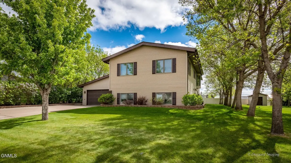 2018 5th Avenue Ne, Beulah, ND 58523 - #1