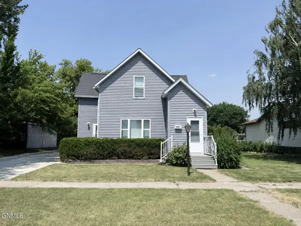 1053 3rd Street N, Carrington, ND 58421