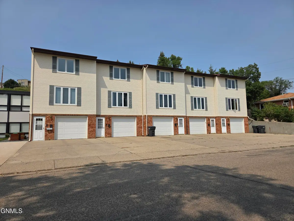 904 2nd Street Nw #4, Mandan, ND 58554 - #1