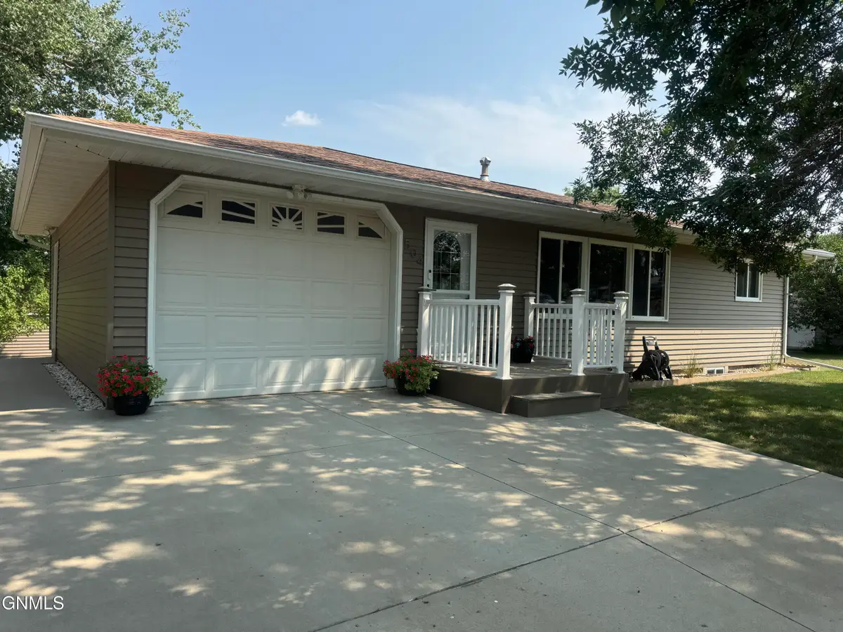 504 5th Street Ne, Watford City, ND 58854 - #1