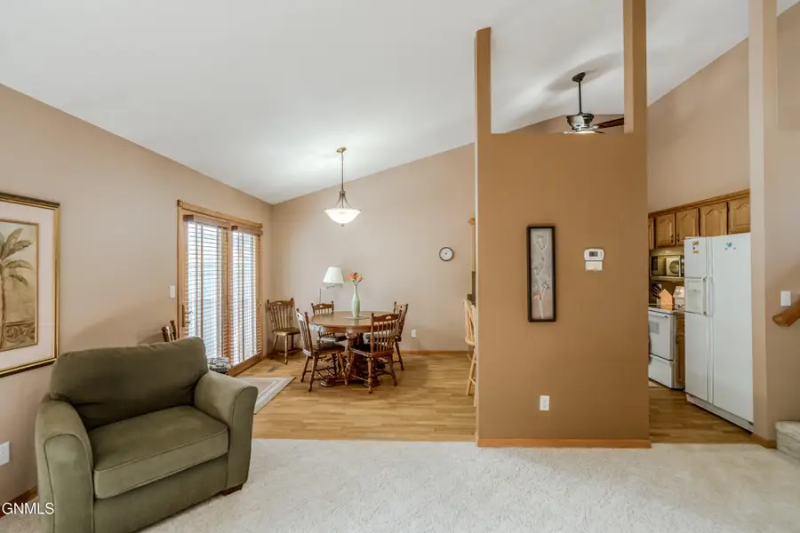 2960 Ontario Lane #6, Bismarck, ND 58503 - #2