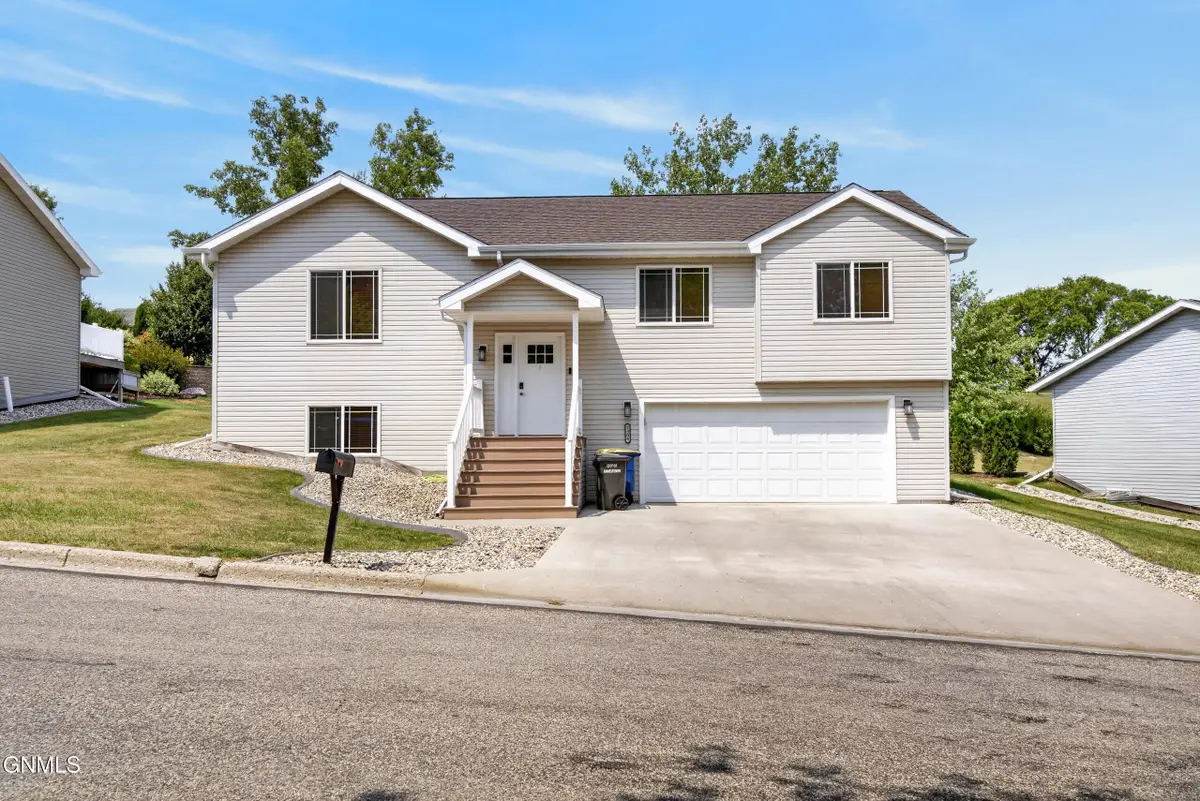 1306 7th Avenue Sw, Jamestown, ND 58401 - #1