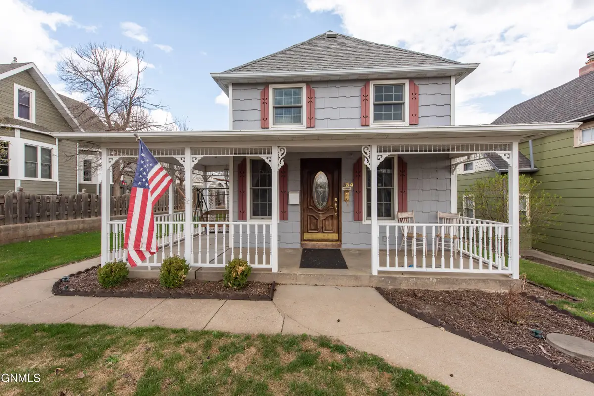 334 2nd Avenue W, Dickinson, ND 58601 - #1