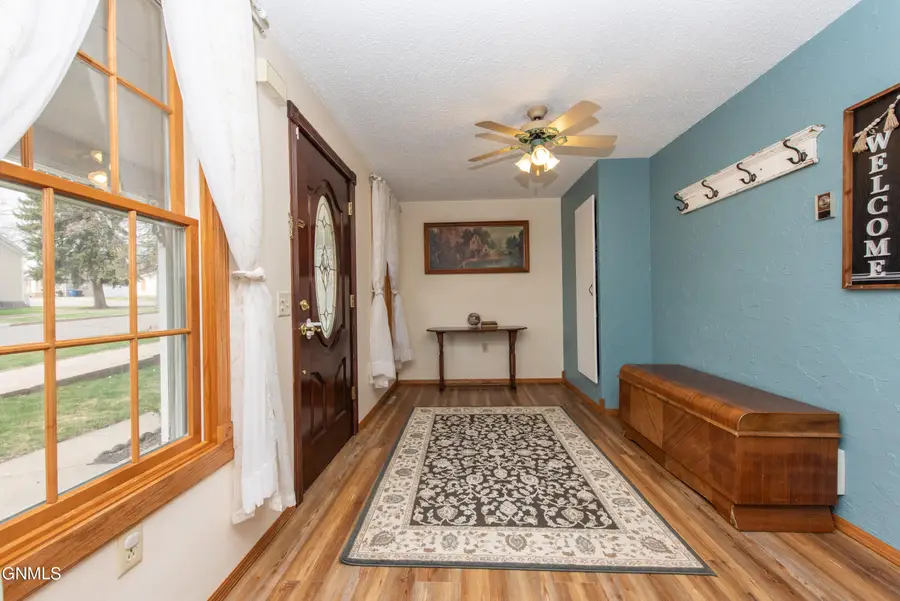 334 2nd Avenue W, Dickinson, ND 58601 - #2