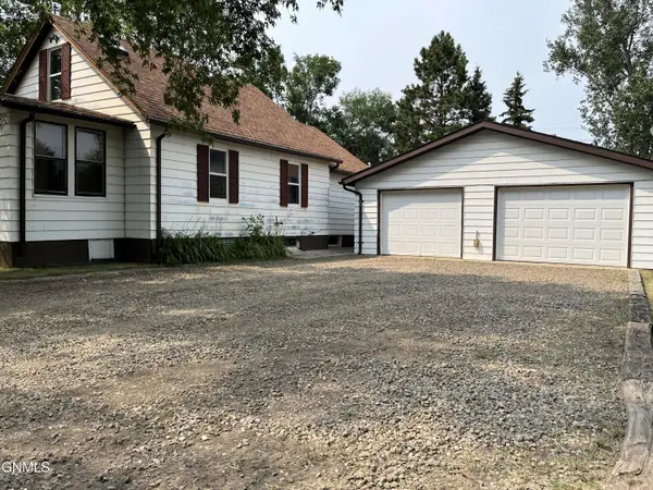 612 Bismarck Avenue, Wilton, ND 58579