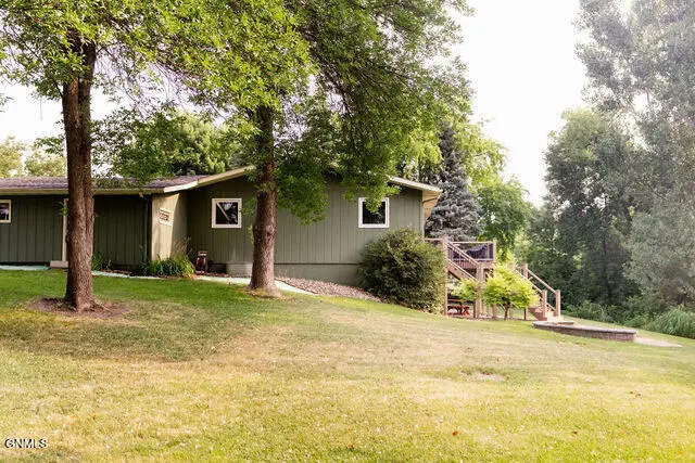 102 18th Avenue Ne, Jamestown, ND 58401 - #2
