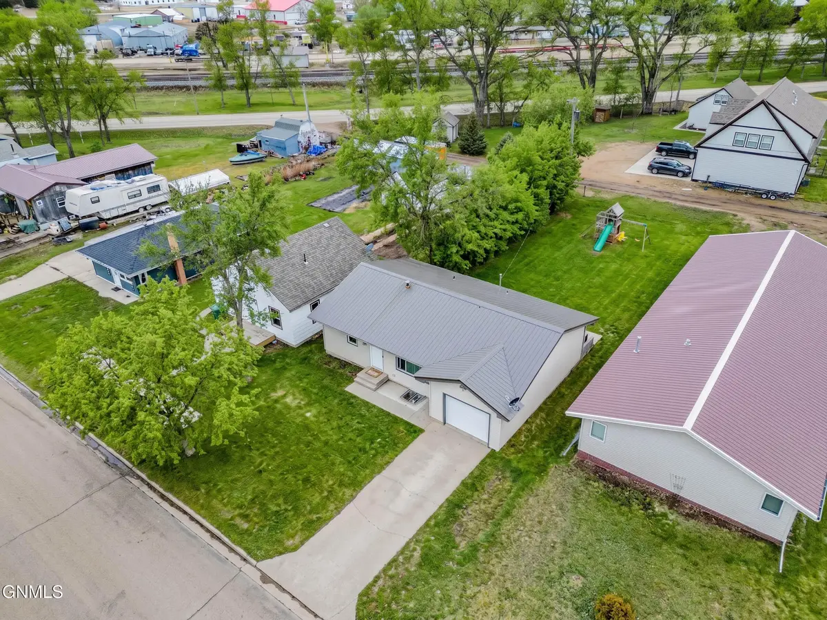 215 2nd Street Se, Garrison, ND 58540 - #1