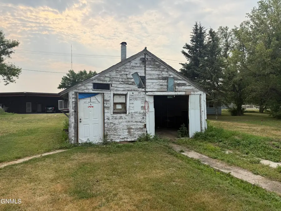 14 2nd Street Se, Stanley, ND 58784 - #3
