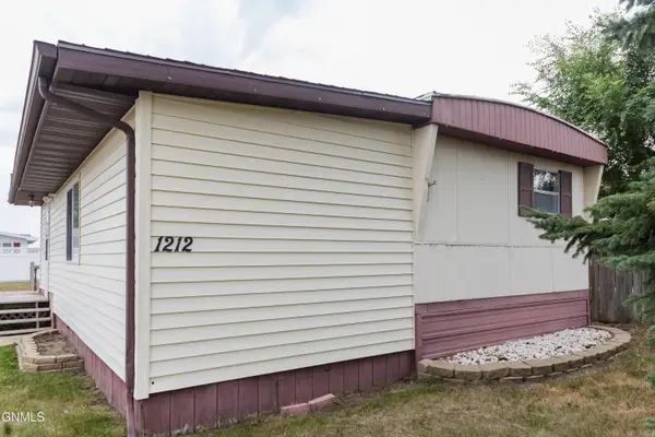 1212 7th Avenue Se, Mandan, ND 58554