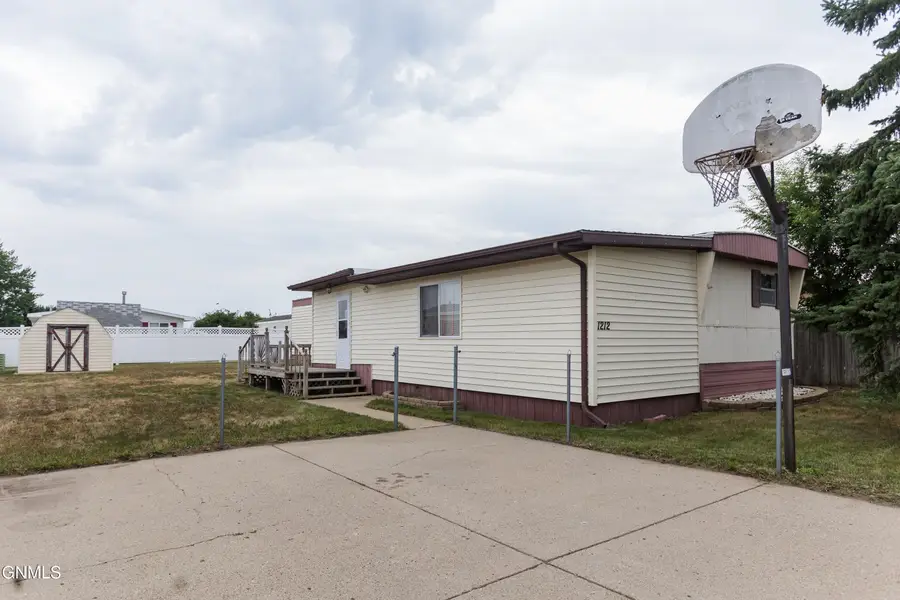 1212 7th Avenue Se, Mandan, ND 58554 - #2