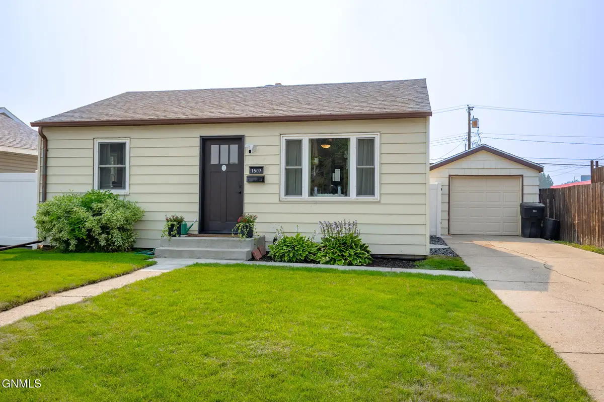 1507 1st Avenue W, Williston, ND 58801 - #1