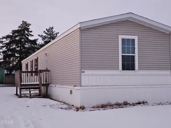 2037 9th Avenue W, Williston, ND 58801