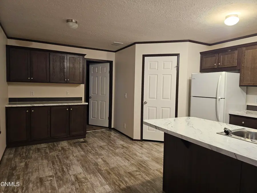 2037 9th Avenue W, Williston, ND 58801 - #3