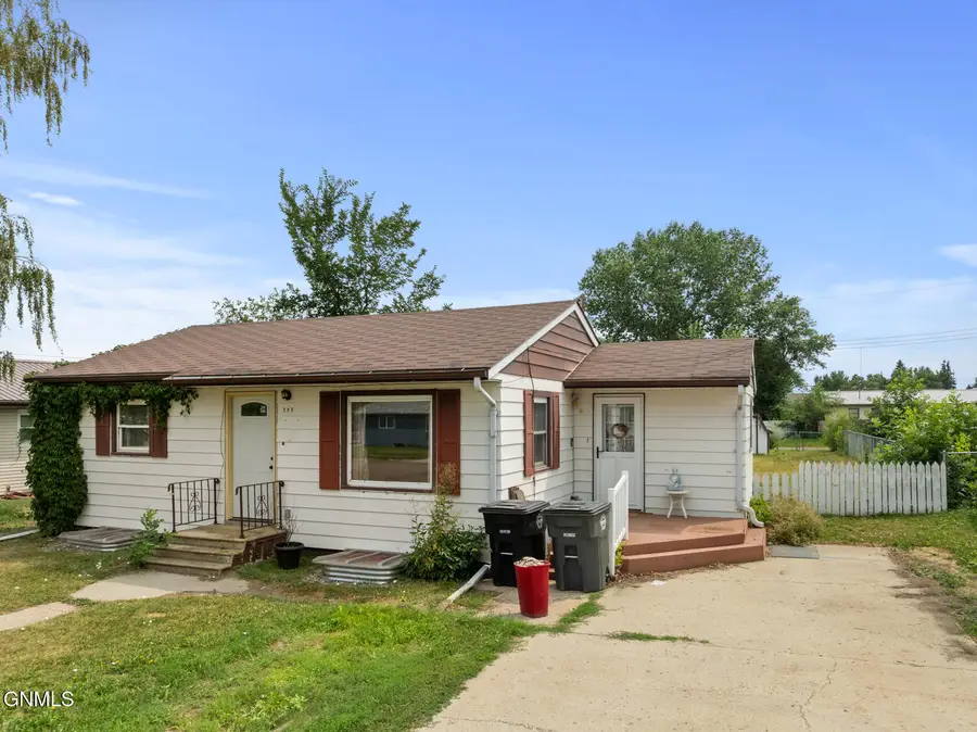 205 S Torning Street, Tioga, ND 58852 - #3