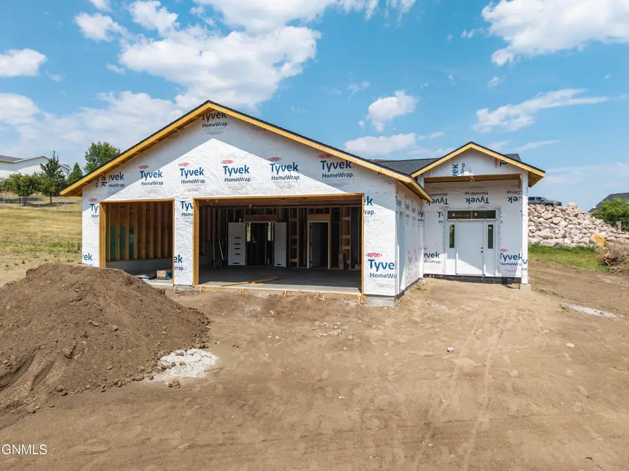 3004 Kingsley Road Nw, Mandan, ND 58554 - #2