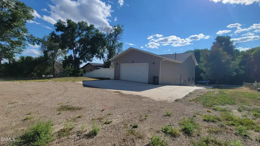 506 4th Avenue Ne, Mandan, ND 58554 - #3