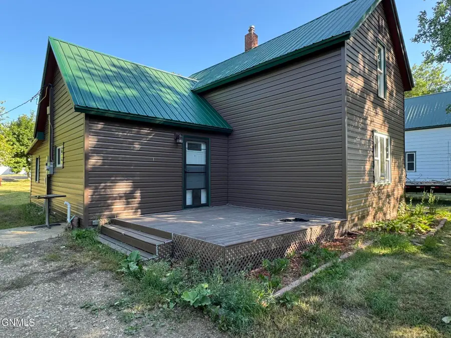 208 Roosevelt Avenue Ne, Bowbells, ND 58721 - #2