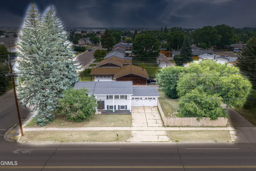 107 18th Street E, Williston, ND 58801 - #2