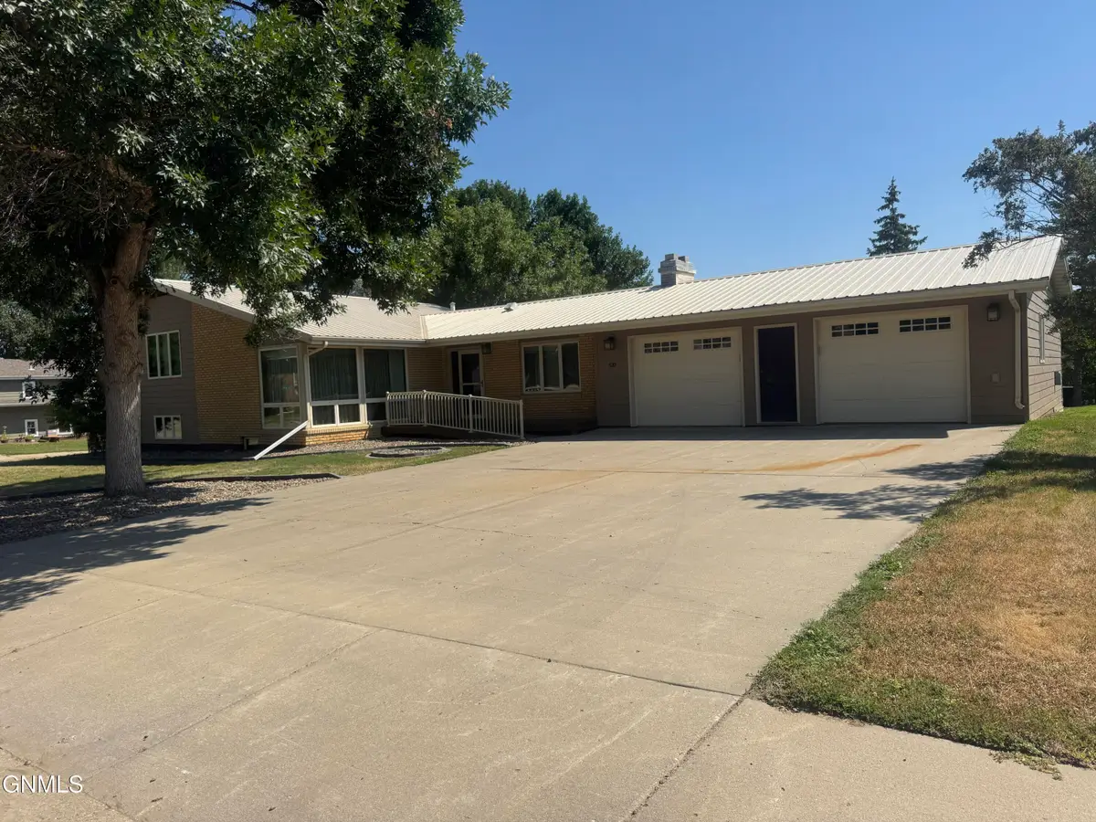 520 4th Street Ne, Watford City, ND 58854 - #1
