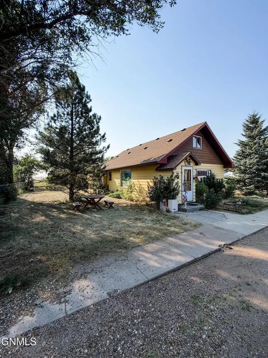 206 1st Avenue S, Medicine Lake, MT 59247 - #2