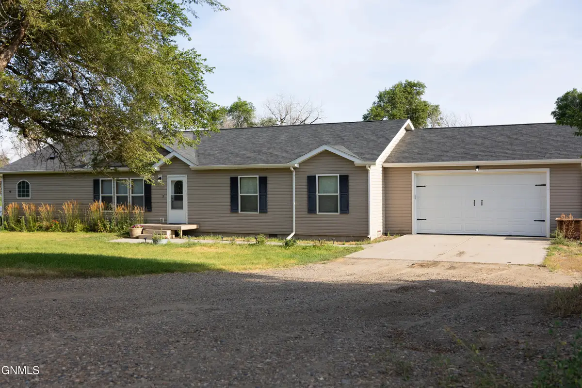 12547 32nd A Street Nw, Watford City, ND 58854 - #1