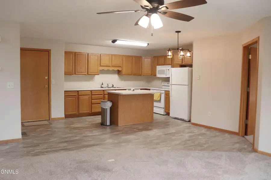 131 3rd Avenue Se #302, Mandan, ND 58554 - #2