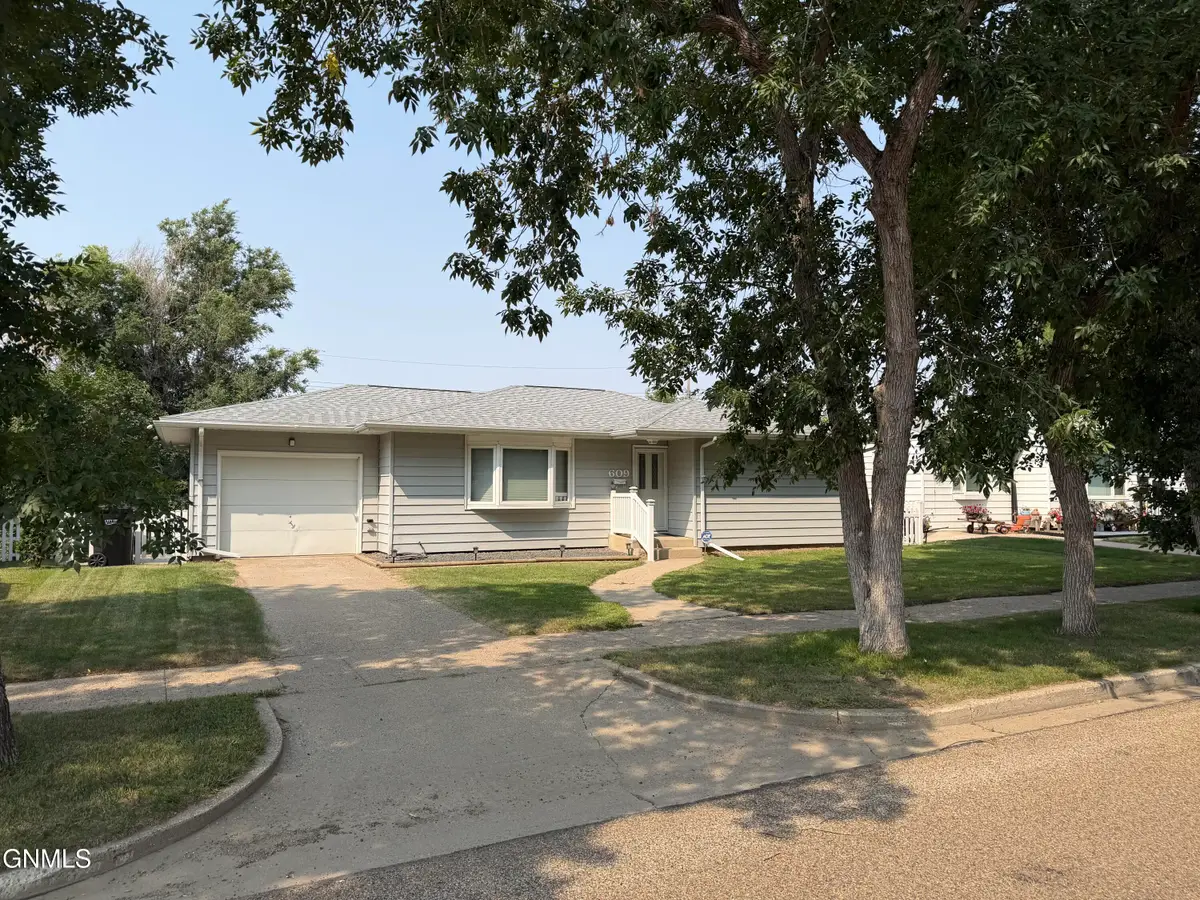 609 14th Avenue W, Williston, ND 58801 - #1