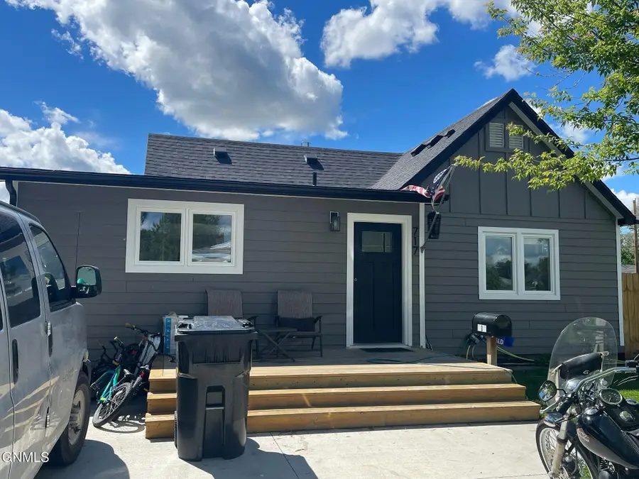 717 & 721 4th Avenue W, Williston, ND 58801 - #2