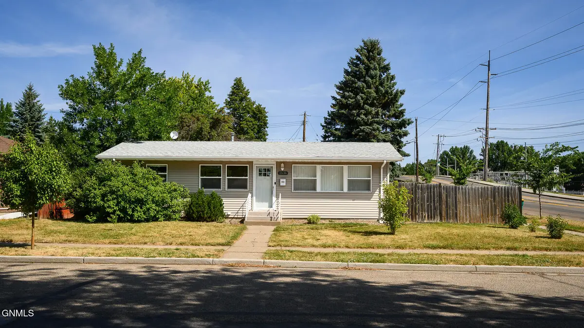 2536 E Avenue B, Bismarck, ND 58501 - #1
