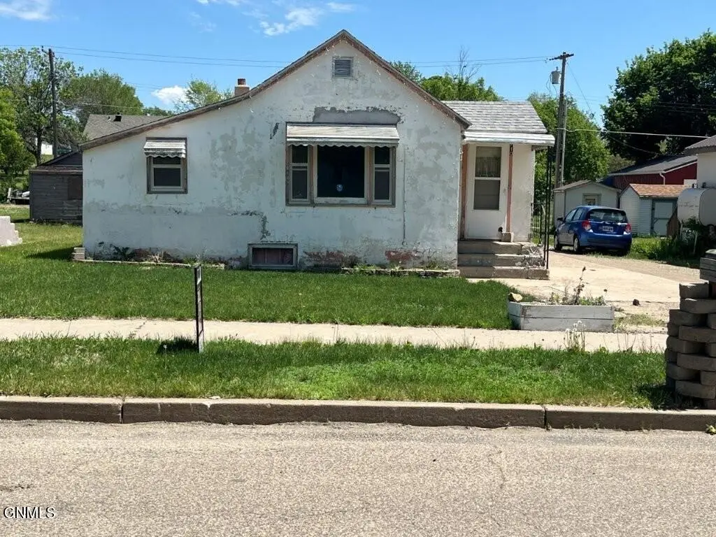 710 3rd Avenue E, Mobridge, SD 57601 - #1
