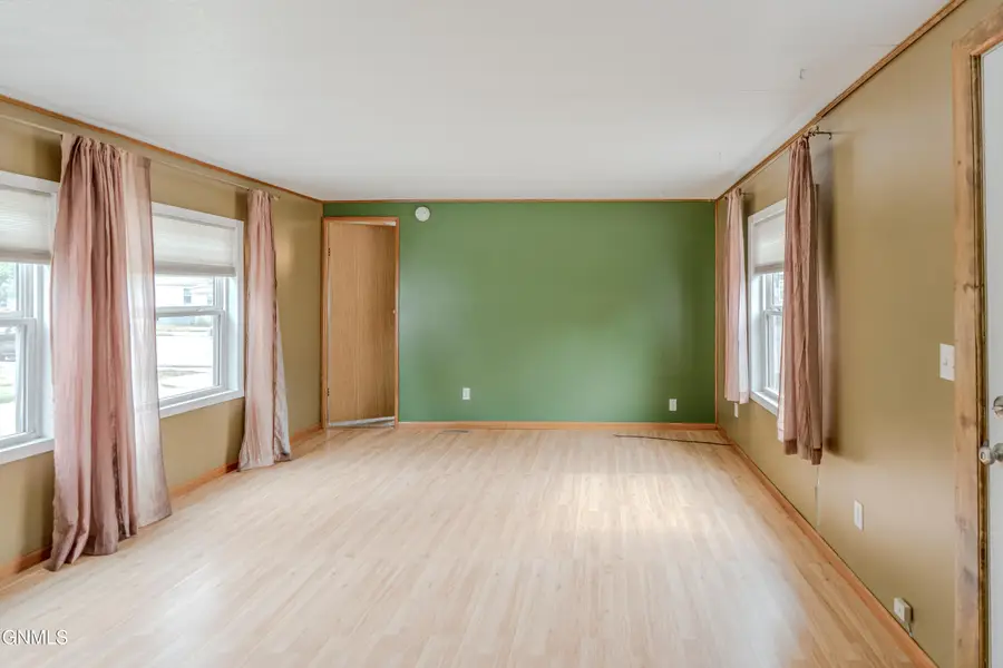 142 Northwest Drive, Bismarck, ND 58504 - #3