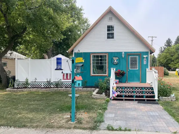 81 4th Avenue E, Makoti, ND 58756