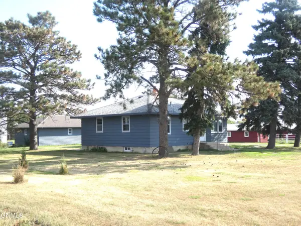 6622 11th Avenue Se, Hazelton, ND 58544