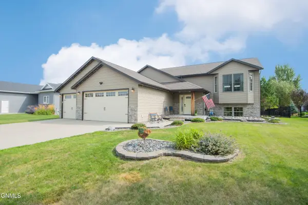 2304 36th Street S, Moorhead, MN 56560