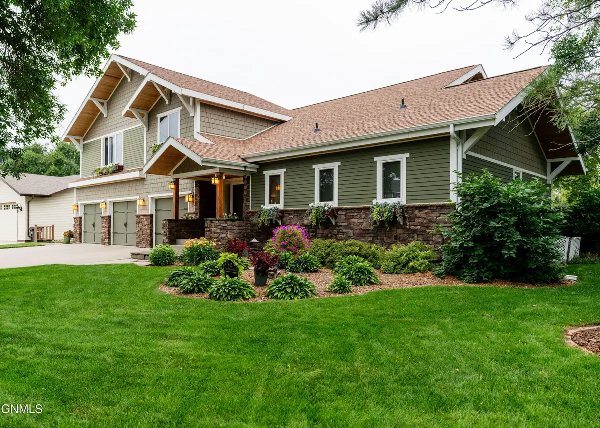 1605 9th Avenue Se, Jamestown, ND 58401 - #1