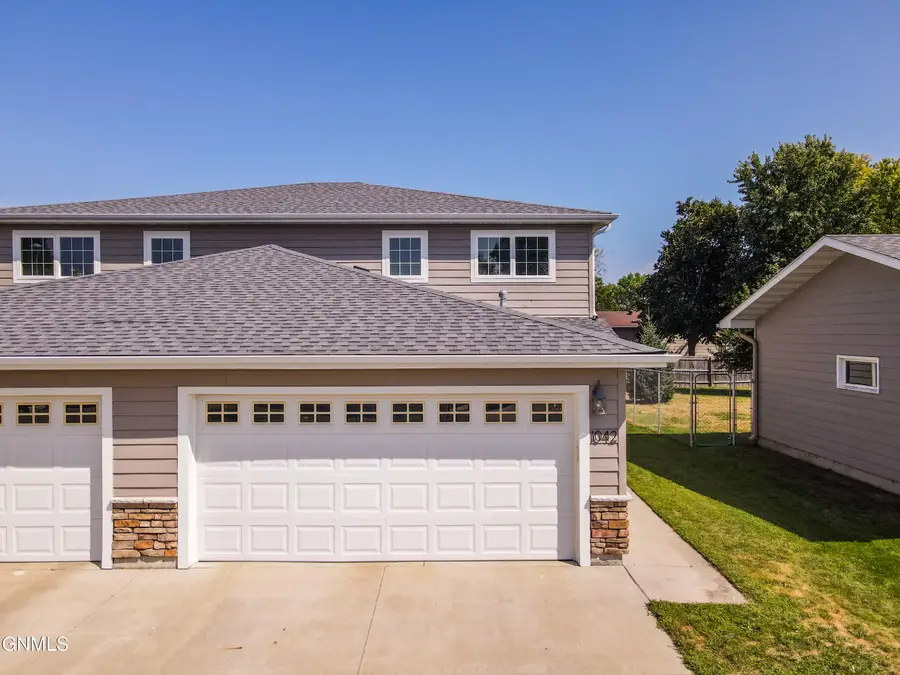 1042 8th Avenue Nw, Valley City, ND 58072 - #2