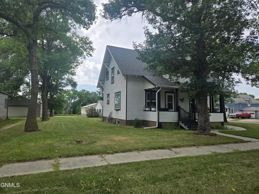 304 1st Avenue Sw, Ashley, ND 58413 - #2