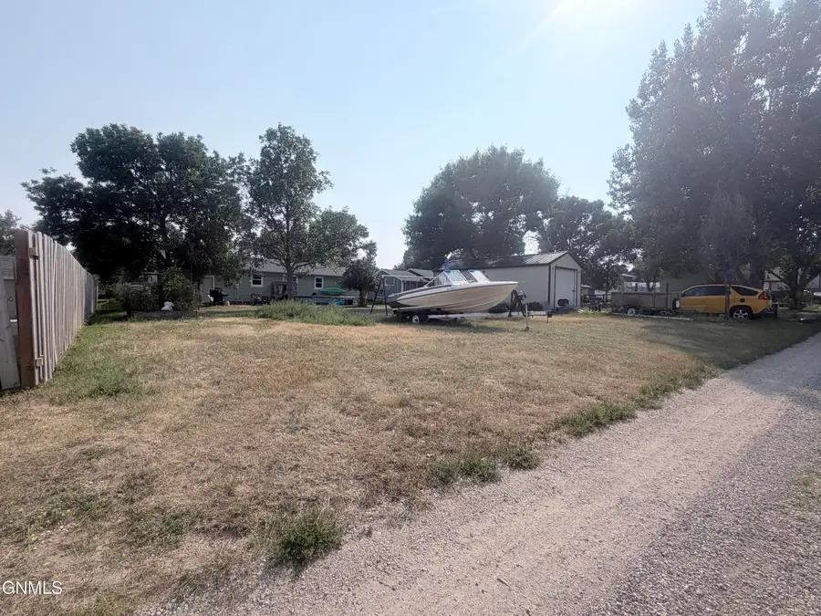 112 6th Avenue Nw, Watford City, ND 58854 - #3
