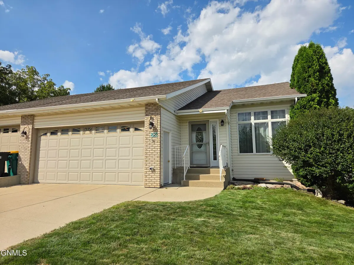822 Interstate Avenue W, Bismarck, ND 58503 - #1