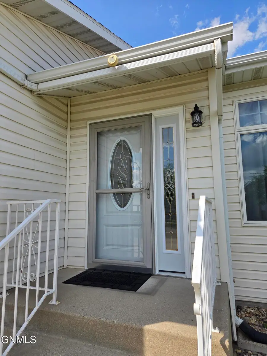 822 Interstate Avenue W, Bismarck, ND 58503 - #2