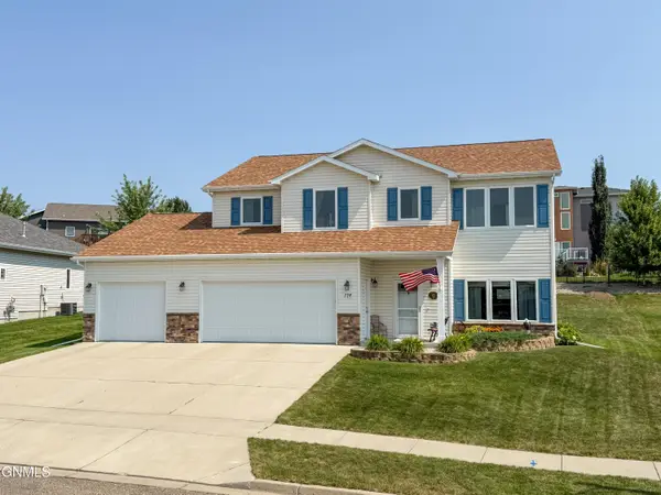 729 Walter Way, Bismarck, ND 58503